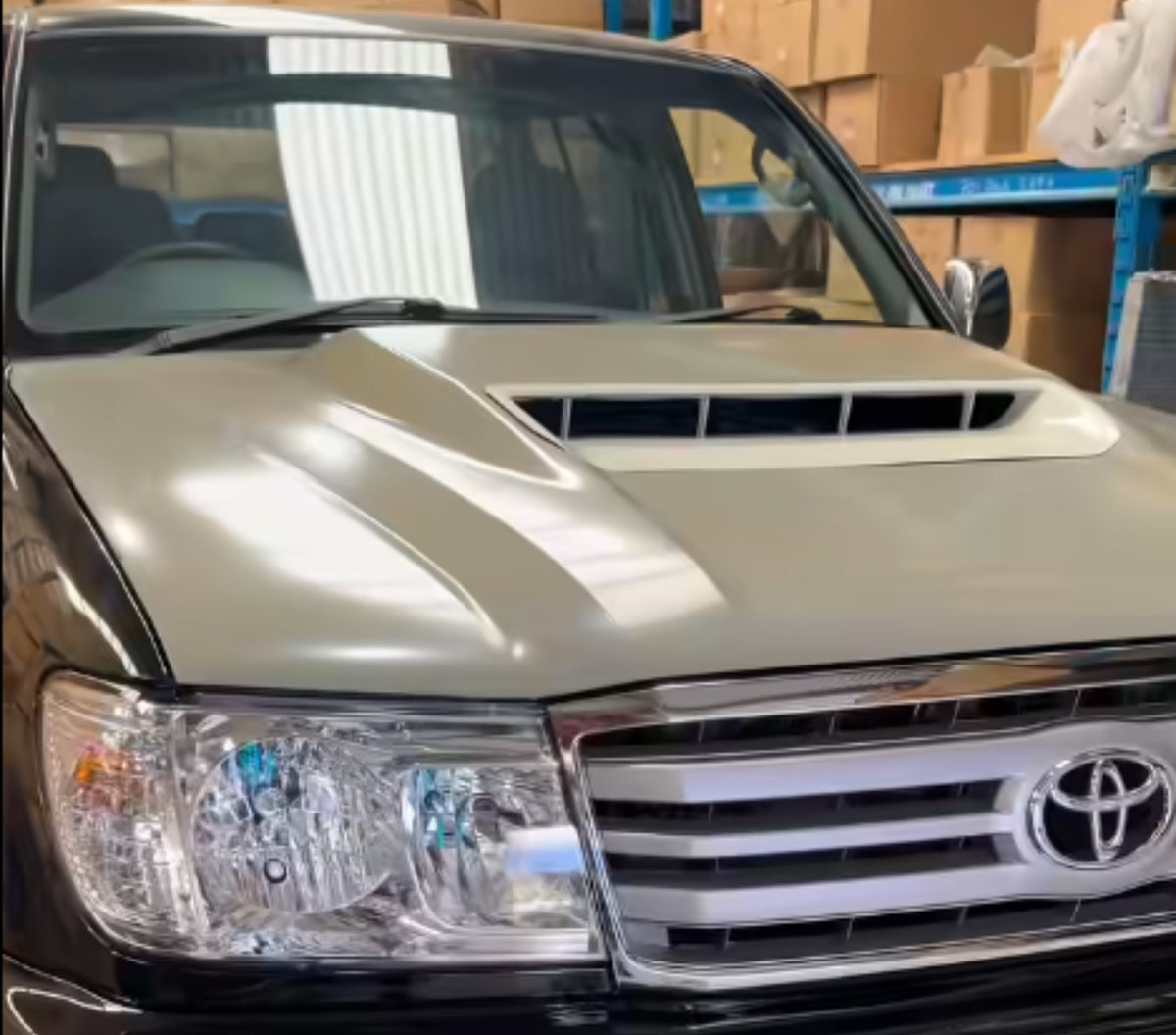 79 Series DPF-style bonnet suitable for Toyota LandCruiser 100/105 Series — gallery photo 2