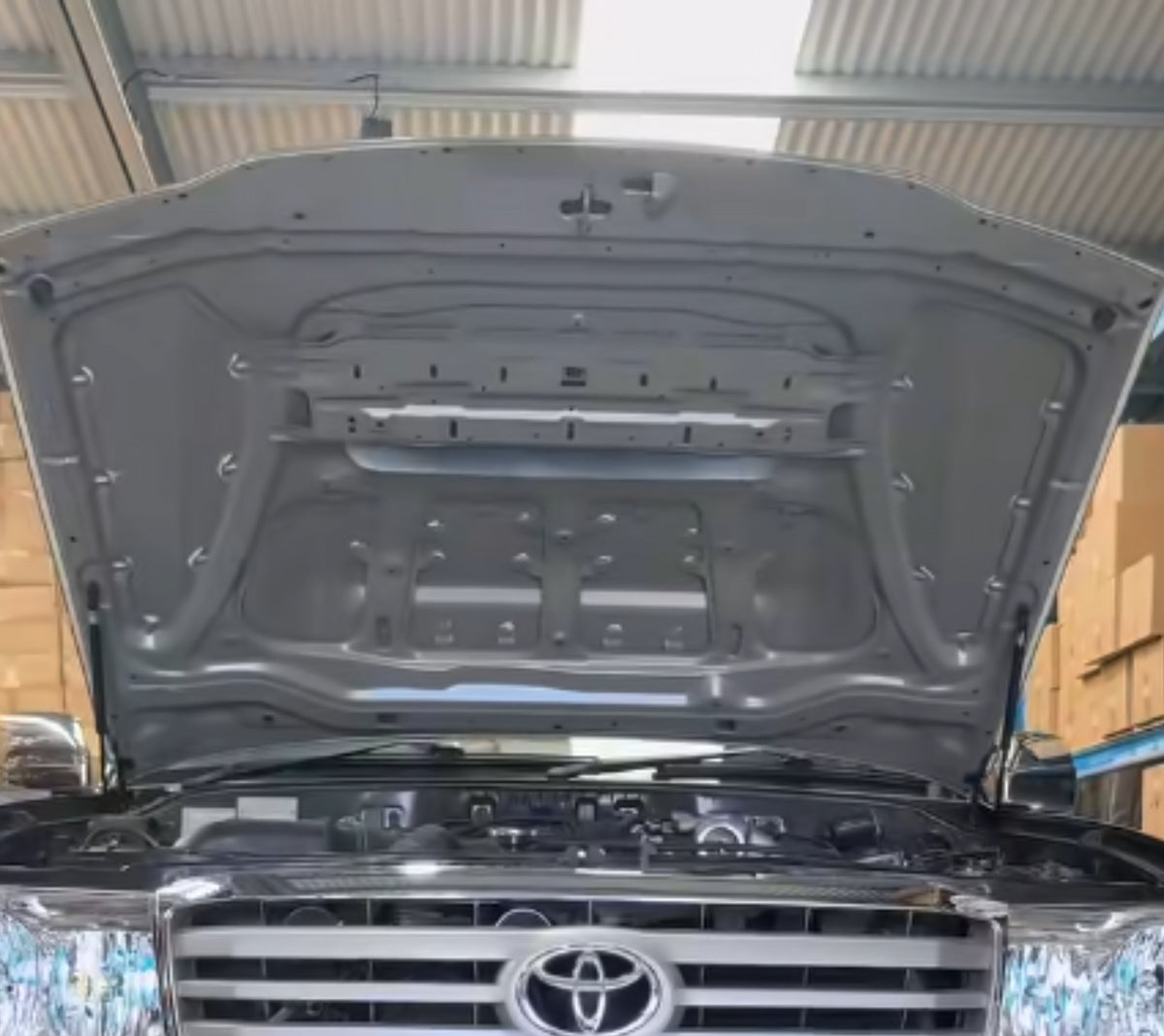 79 Series DPF-style bonnet suitable for Toyota LandCruiser 100/105 Series — gallery photo 4